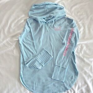 Vineyard Vines long sleeve size Large light blue hooded T